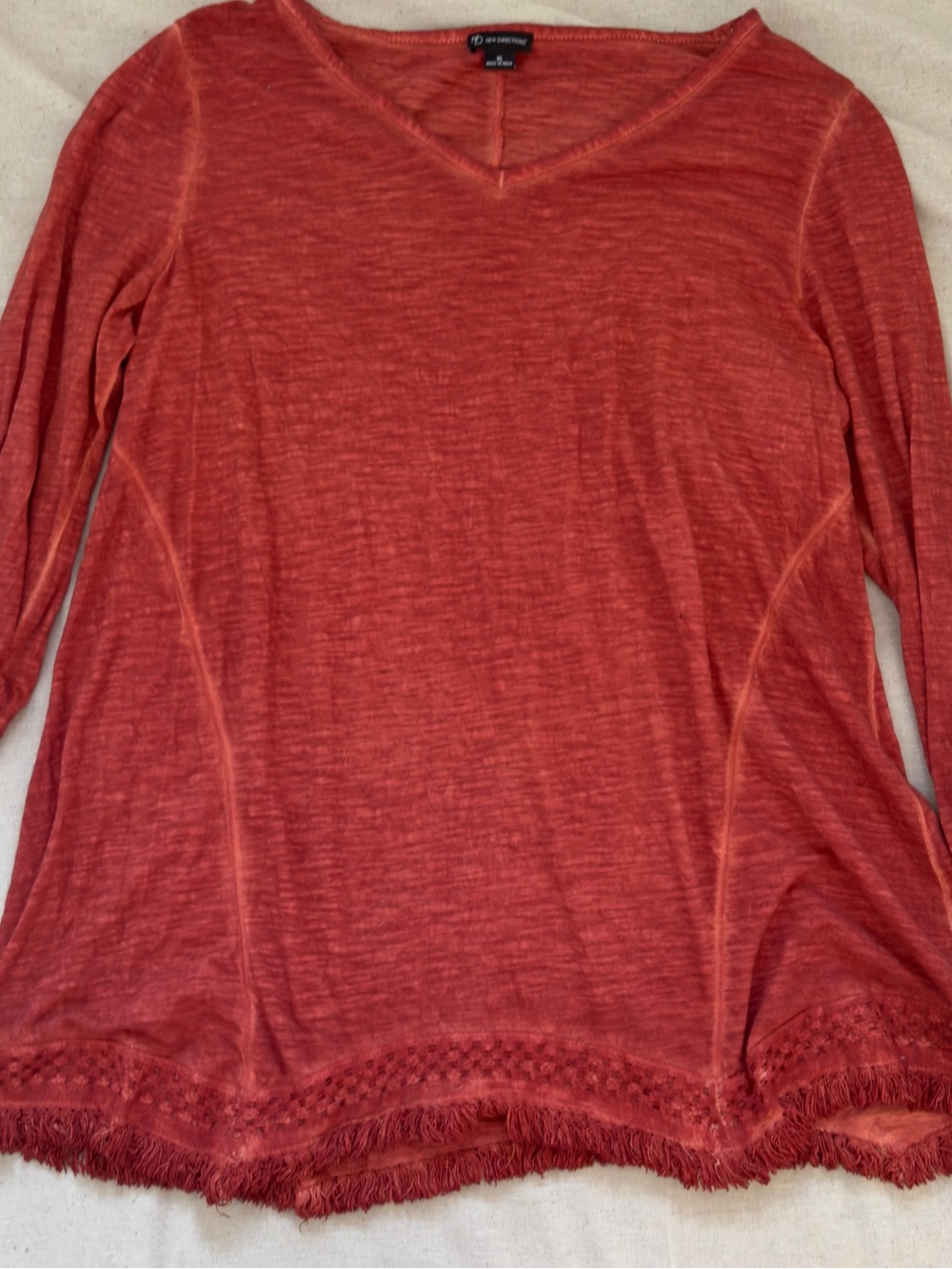 new directions coral red V-neck long sleeve fringe-hem top